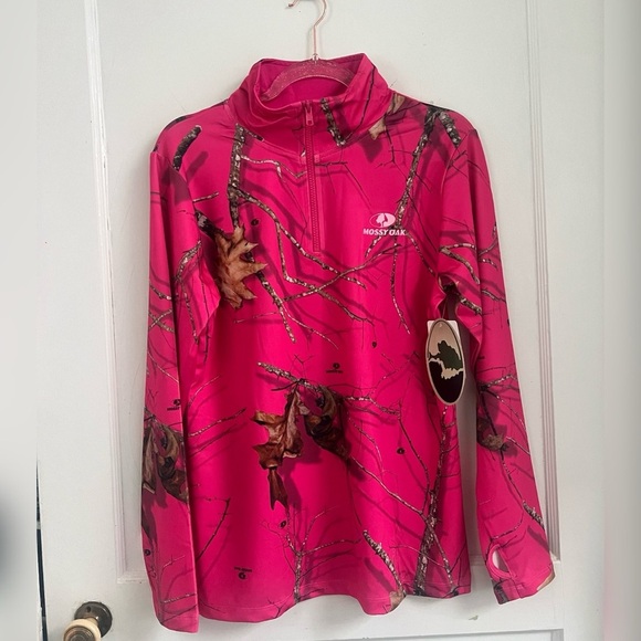 NEW Women Size Medium MOSSY OAK Pink Camo Long Sleeve 1/4 Zip Shirt NWT - Picture 1 of 5